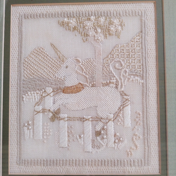 Vintage handmade crewelwork of unicorn - Picture 2 of 11